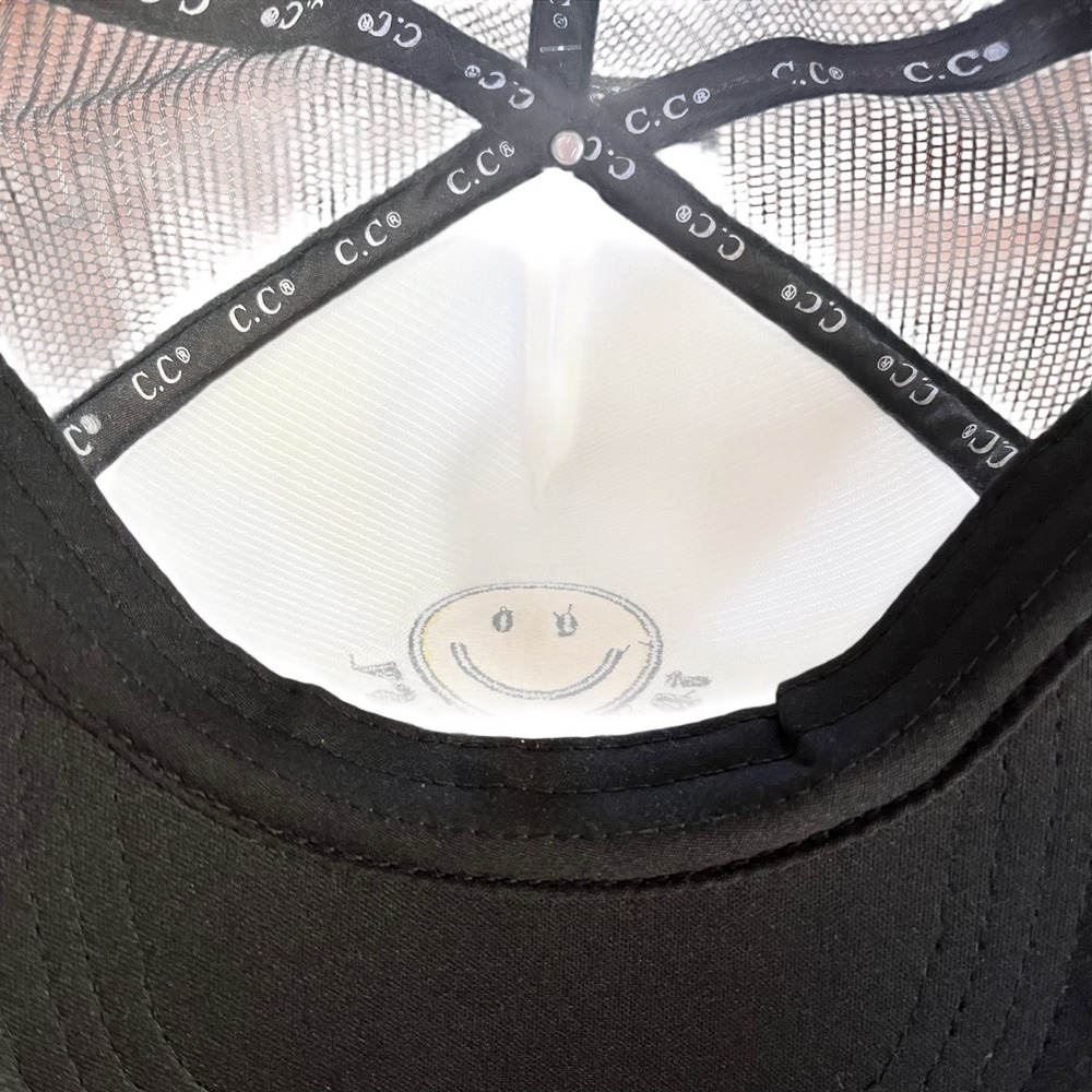 C.C. Smiley Face Trucker Hat Women‎ OS Black White NEW Daisy Chain Take It Easy - Picture 7 of 7
